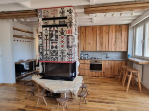 City centre 'Farmhouse in the Sky' designer apt.